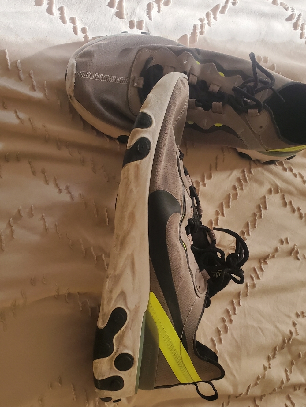 Nike Men's Gray and Neon Yellow Low-Profile Sneakers